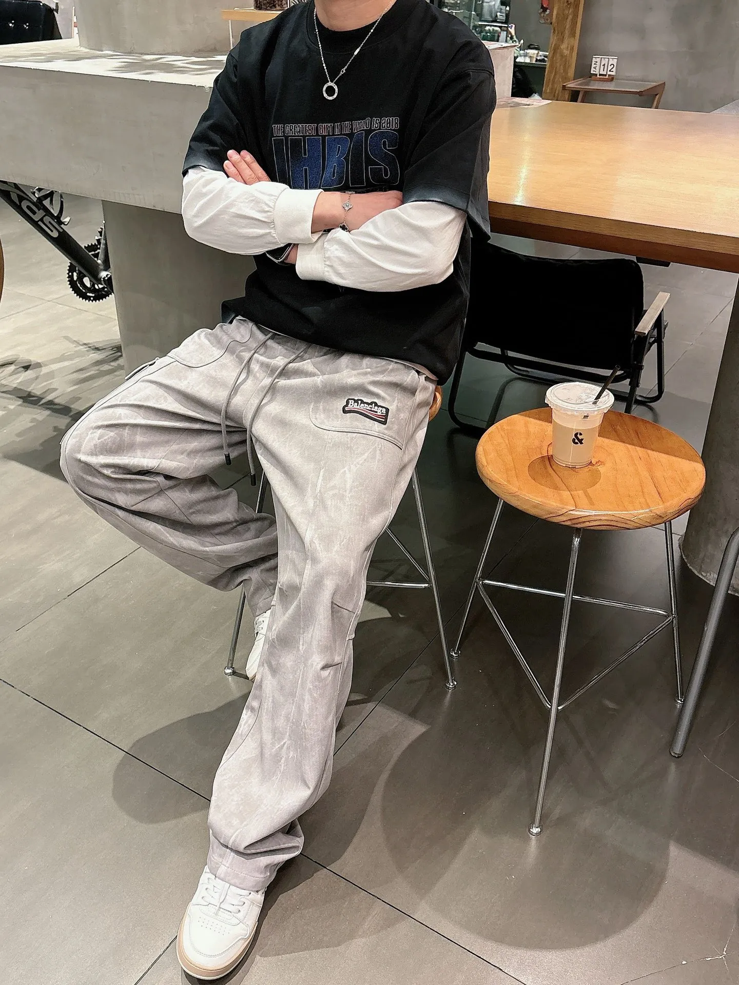 Balenciaga 🆕2026 Autumn and Winter New Arrival Casual Pants! The official website will be released simultaneously. Brand Classic LOGO casual pants, customized fabrics, excellent comfort and strong touch. Highly recognisable, perfect appearance and craftsmanship. Size:M-3XL
